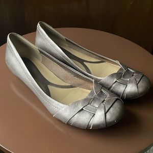 Naturalizer ballet flats size 7.5 dark gold shoes